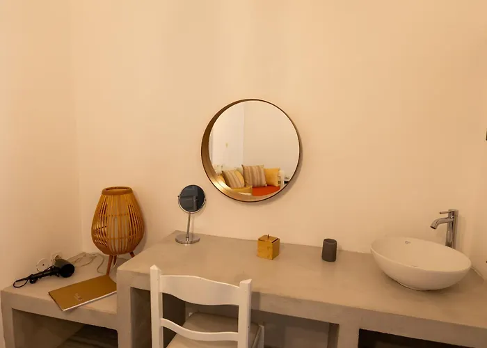 Central hotel: Phaos Santorini Suites
